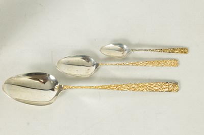 Lot 514 - AN EXCEPTIONAL AND RARE STUART DEVLIN SILVER AND SILVER GILT TWELVE PLACE CANTEEN OF CUTLERY