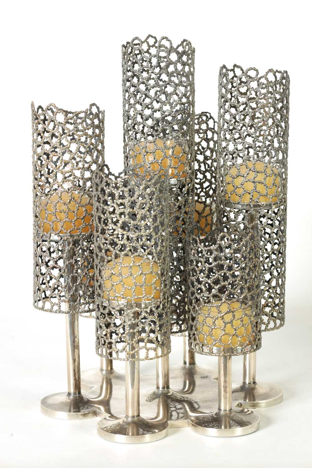 Lot 492 - AN EXCEPTIONAL AND RARE STUART DEVLIN SILVER AND SILVER GILT ILLUMINATED TABLE CENTREPIECE