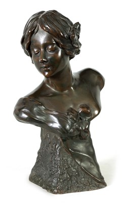 Lot 928 - A FRENCH ART NOVEAU BRONZE BUST OF YOUNG LADY