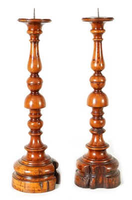 Lot 760 - A PAIR OF 18TH/19TH CENTURY TURNED YEW WOOD PRICKET STICKS
