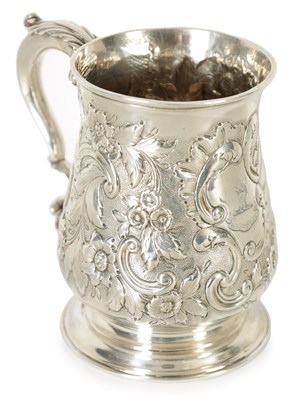 Lot 532 - A GEORGE III FOOTED BALUSTER SILVER MUG