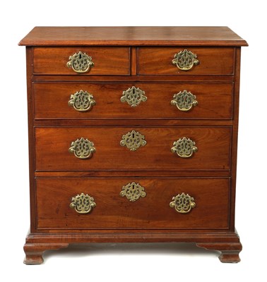 Lot 1472 - A SMALL GEORGE III MAHOGANY CHEST OF DRAWERS