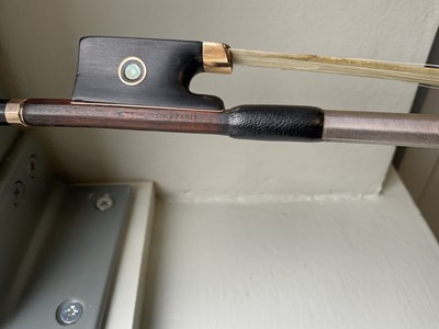 Lot 716 - A FRENCH GOLD MOUNTED VIOLIN BOW SIGNED CLAUDE THOMASSIN PARIS