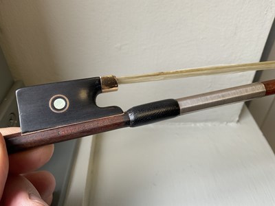 Lot 716 - A FRENCH GOLD MOUNTED VIOLIN BOW SIGNED CLAUDE THOMASSIN PARIS