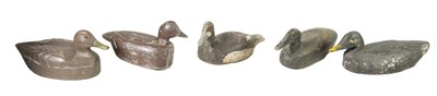 Lot 850 - A SELECTION OF FIVE CARVED WOODEN DECOY DUCKS