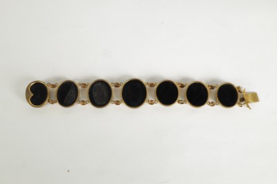 Lot 193 - A 19TH CENTURY ITALIAN GRAND TOUR GOLD METAL AND MICROMOSAIC BRACELET