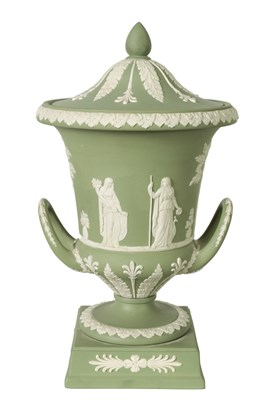 Lot 110 - A WEDGWOOD GREEN JASPER WARE TWO-HANDLED URN SHAPED VASE AND COVER ON PEDESTAL BASE