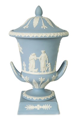 Lot 157 - A WEDGWOOD PALE BLUE JASPER WARE TWO HANDLED URN SHAPED VASES AND COVERS ON PEDESTAL BASES