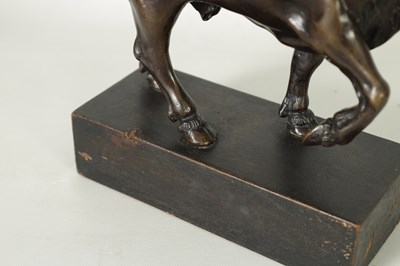 Lot 893 - AN 18TH/19TH CENTURY BRONZE SCULPTURE OF A PACING BULL