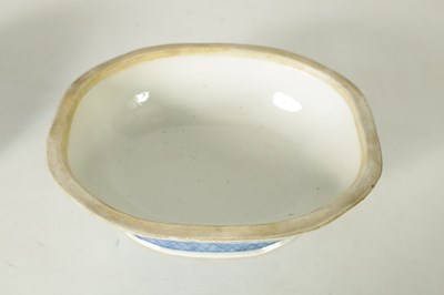 Lot 373 - AN 18TH CENTURY CHINESE NANKING BLUE AND WHITE TUREEN AND COVER