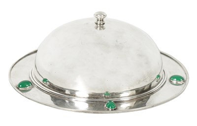 Lot 509 - AN EARLY 20TH CENTURY ARTS AND CRAFT SILVER DISH AND COVER