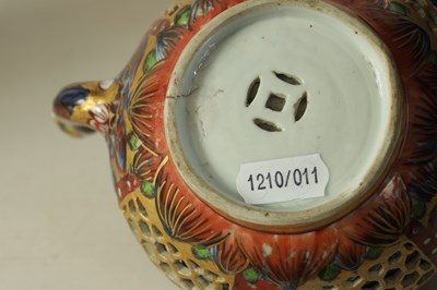 Lot 165 - AN 18TH CENTURY CHINESE DOUBLE WALLED RETICULATED TEAPOT