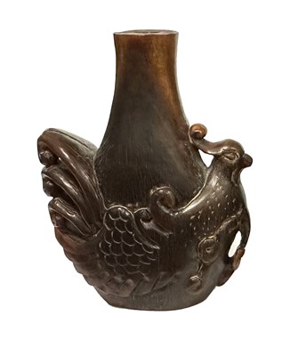 Lot 352 - A CHINESE CARVED RHINOCEROS HORN SNUFF BOTTLE