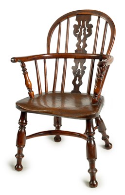 Lot 942 - A GOOD 19TH CENTURY YEW WOOD NOTTINGHAMSHIRE CHILD'S WINDSOR CHAIR