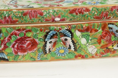 Lot 140 - AN 18TH-CENTURY FAMILLE ROSE CHINESE LIDDED TRAY
