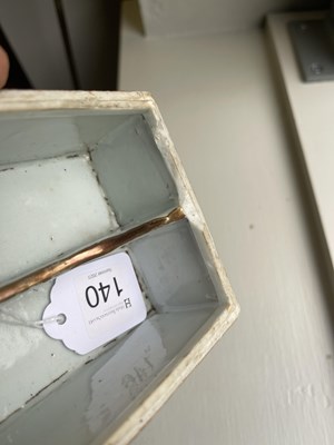 Lot 140 - AN 18TH-CENTURY FAMILLE ROSE CHINESE LIDDED TRAY