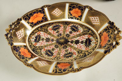 Lot 99 - A GOOD ROYAL CROWN DERBY 1128 IMARI PATTERN OVAL SHALLOW DISH