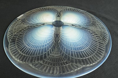 Lot 3 - A FRENCH R. LALIQUE COQUILLES CLEAR AND OPALESCENT SHALLOW GLASS DISH