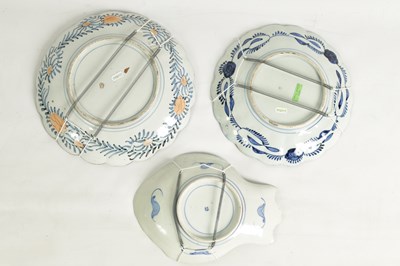 Lot 274 - THREE LATE 19TH CENTURY IMARI SHALLOW DISHES