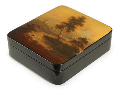 Lot 879 - A 19TH CENTURY RUSSIAN LACQUERED PAPIER-MACHE BOX