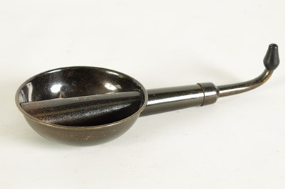 Lot 513 - AN EARLY 20TH CENTURY METAL EAR TRUMPET HEARING AID