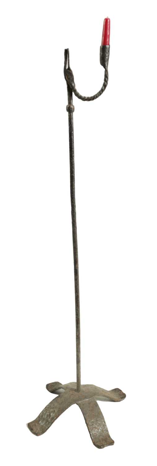 Lot 534 - A LATE 17TH CENTURY IRON WORK FLOOR STANDING RUSHLIGHT