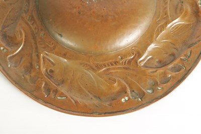 Lot 564 - AN ARTS AND CRAFTS NEWLYN SCHOOL STYLE COPPER CHARGER
