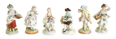 Lot 54 - A PAIR OF LATE 19TH CENTURY SITZENDORF PORCELAIN SEATED FIGURES