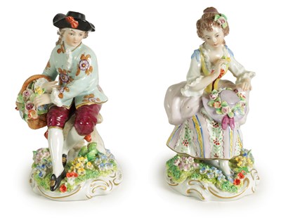 Lot 19 - A PAIR OF LATE 19TH CENTURY SITZENDORF FLOWER SELLER FIGURES