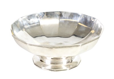 Lot 360 - A STERLING SILVER ART DECO STYLE FRUIT BOWL