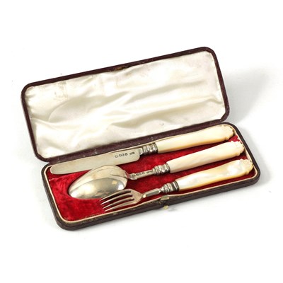 Lot 313 - A VICTORIAN 3 PIECE CASED SET OF SILVER CHILD’S CUTLERY