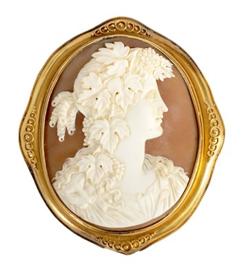 Lot 282 - A FINE 19TH CENTURY CARVED CAMEO BUST PORTRAIT BROOCH