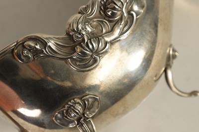Lot 354 - A GEORGE V LARGE SILVER SAUCE BOAT
