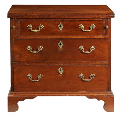 Lot 957 - A MID 18TH CENTURY MAHOGANY BACHELOR’S CHEST