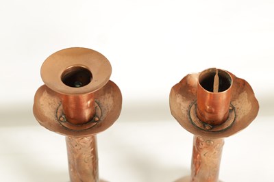 Lot 553 - A PAIR OF ARTS AND CRAFTS NEWLYN SCHOOL COPPER CANDLESTICKS