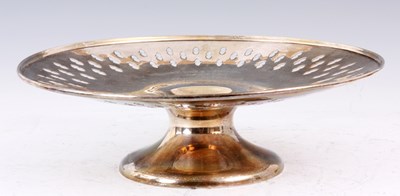 Lot 295 - AN AMERICAN SILVER CAKE STAND with pierced...