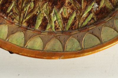 Lot 96 - A LATE 18TH/EARLY 19TH CENTURY DUTCH SLIP GLAZE CHARGER