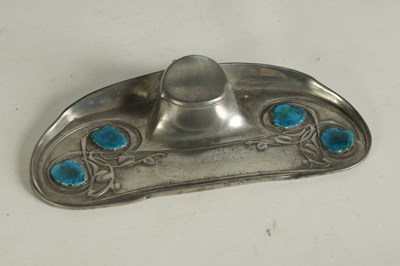 Lot 572 - AN ARTS AND CRAFTS TUDRIC PEWTER PEN AND INK STAND