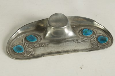 Lot 572 - AN ARTS AND CRAFTS TUDRIC PEWTER PEN AND INK STAND