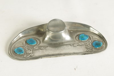 Lot 572 - AN ARTS AND CRAFTS TUDRIC PEWTER PEN AND INK STAND