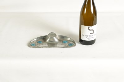 Lot 572 - AN ARTS AND CRAFTS TUDRIC PEWTER PEN AND INK STAND