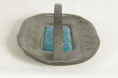 Lot 550 - A STYLISH ARTS AND CRAFTS LIBERTY & Co SHAPED RECTANGULAR PEWTER DISH WITH RAISED HANDLE