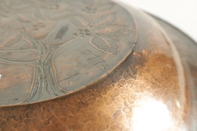 Lot 580 - A STYLISH ARTS AND CRAFTS HAMMERED PEWTER LARGE HANGING DISH