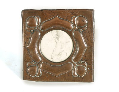 Lot 563 - AN ARTS AND CRAFTS HAMMERED AND EMBOSSED COPPER EASEL PHOTOGRAPH FRAME