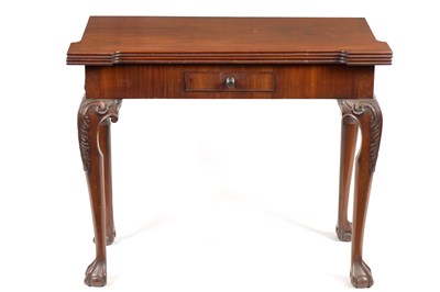 Lot 934 - AN UNUSUAL GEORGE III MAHOGANY TEA TABLE