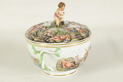 Lot AN EARLY/MID 19TH CENTURY DOCCIA, ITALY PORCELAIN TWO-HANDLED BOWL AND COVER