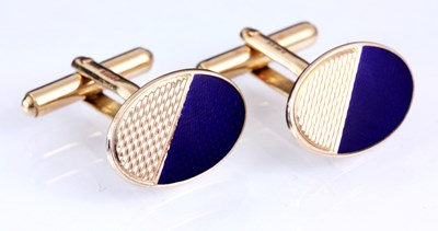 Lot 315 - A PAIR OF GENTLEMAN'S 9ct GOLD AND BLUE ENAMEL...