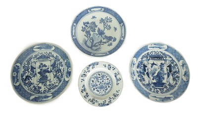 Lot 142 - A PAIR OF 19TH CENTURY BLUE AND WHITE SHALLOW CHINESE DISHES