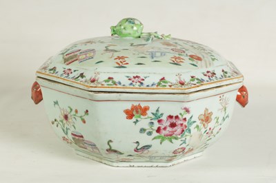 Lot 125 - AN 18TH CENTURY CHINESE CHIEN-LUNG LARGE OCTAGONAL TUREEN AND COVER