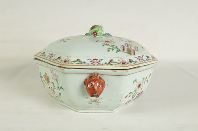 Lot 125 - AN 18TH CENTURY CHINESE CHIEN-LUNG LARGE OCTAGONAL TUREEN AND COVER